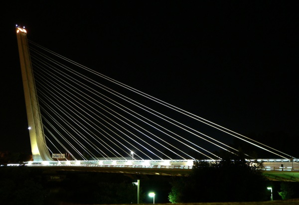Alamillobrücke bei Nacht