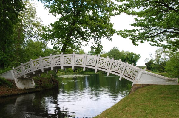 Die Weiße Brücke im Wörlitzer Schlosspark