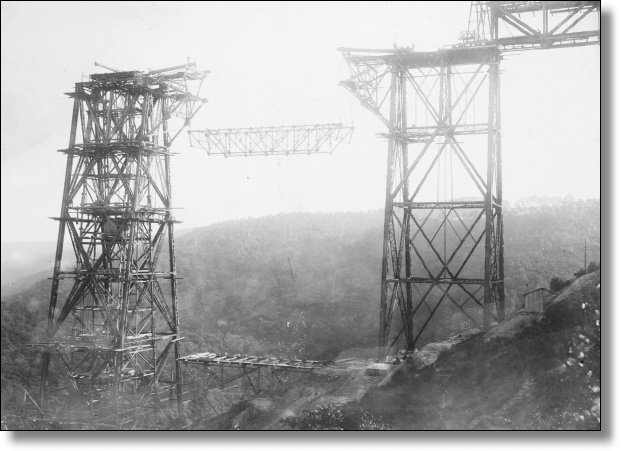 Bau der Nebenfelder der Müngstener Brücke