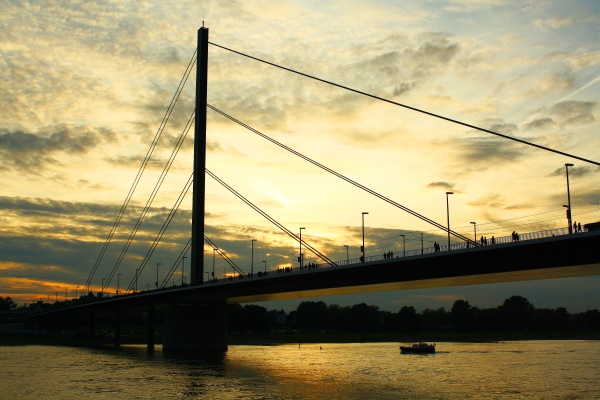 Oberkasseler Brücke in Düsseldorf